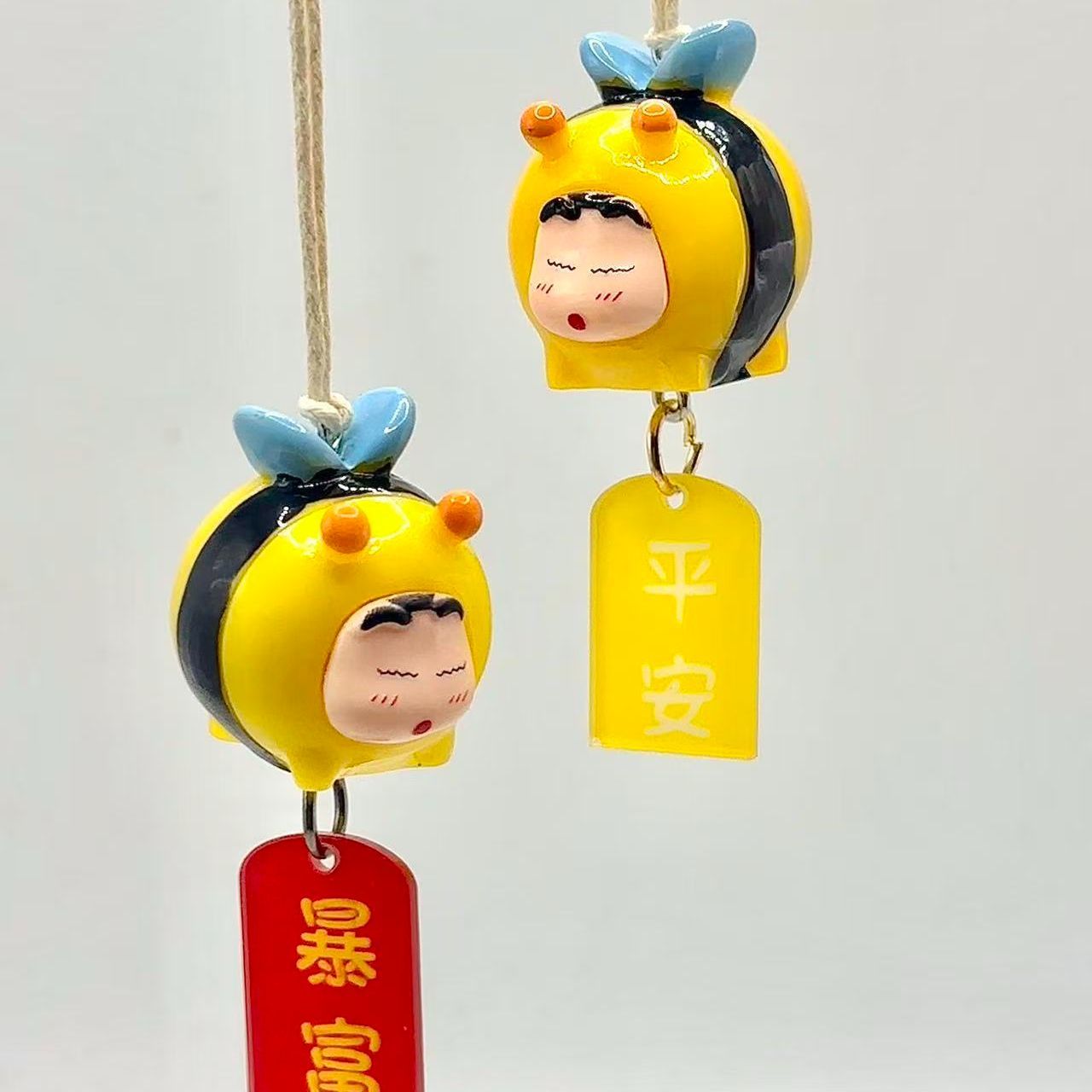 Interior Design Services - Figurka Crayon Shin-chan Bee Cosplay, zawieszka