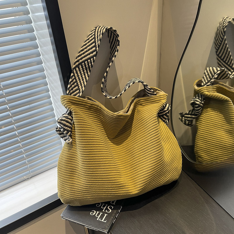 Duże torby typu tote dla kobie – Interior Design Class recenzja i cena
